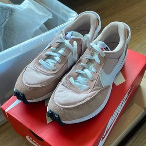 Nike sneakers - salmon/peach colored